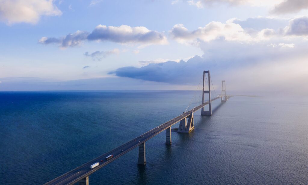 Runiqo - Drone view over bridge